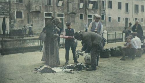 Fliegenden Händler gibt es in Venedig …