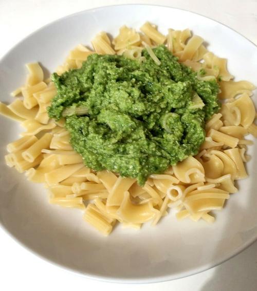 Nudeln mit Brokkoli-Parmesan-Creme. Gemüse ist ja …