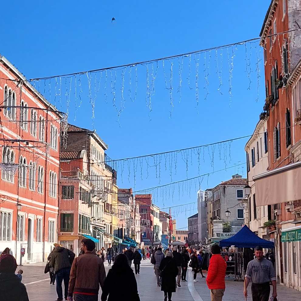 In der Via Garibaldi hängt die …